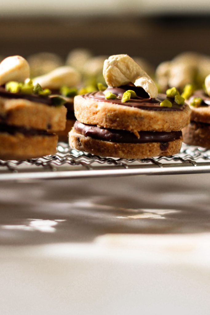 Doppelkeks mit Karamell-Nougat Füllung vegan