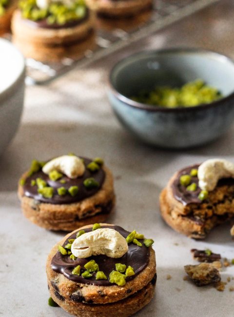 Doppelkeks mit Karamell-Nougat Füllung vegan