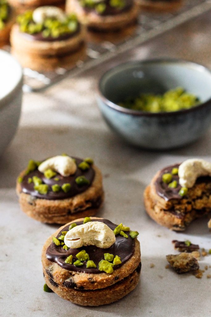 Doppelkeks mit Karamell-Nougat Füllung vegan
