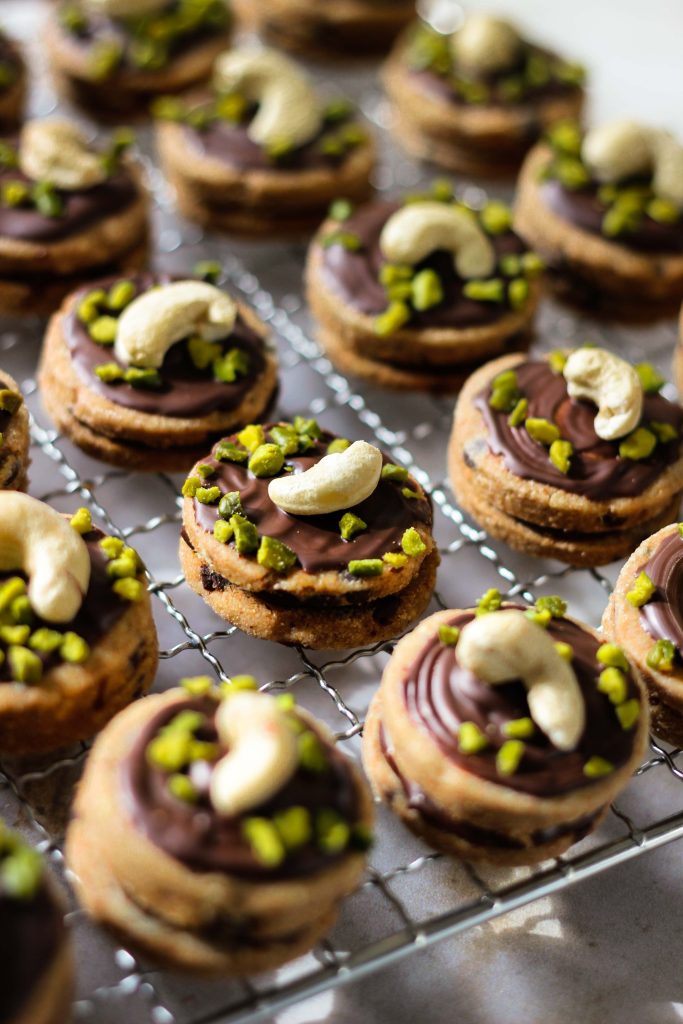 Doppelkeks mit Karamell-Nougat Füllung vegan