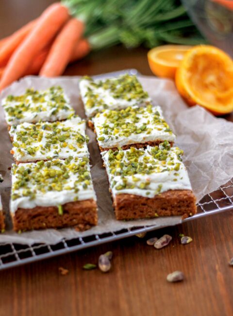 Möhrenkuchen mit Frischkäsetopping vegan