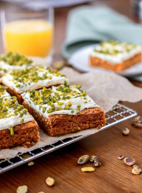 Möhrenkuchen mit Frischkäsetopping