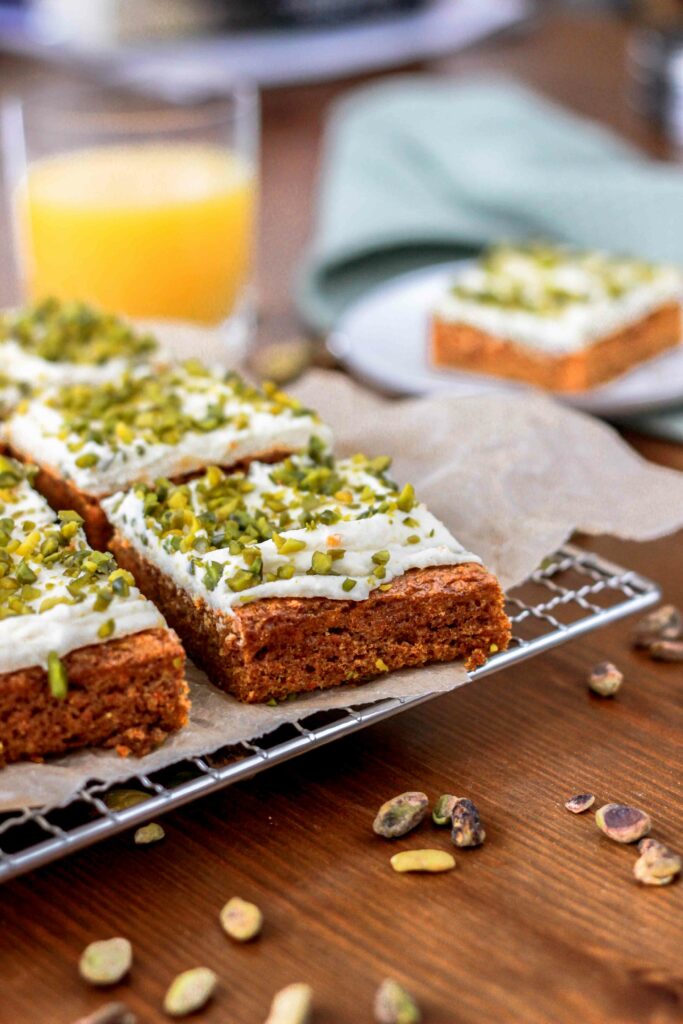 Möhrenkuchen mit Frischkäsetopping